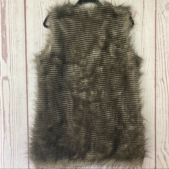 Amanda Blu Fuzzy Faux Fur Vest - Picture 10 of 10